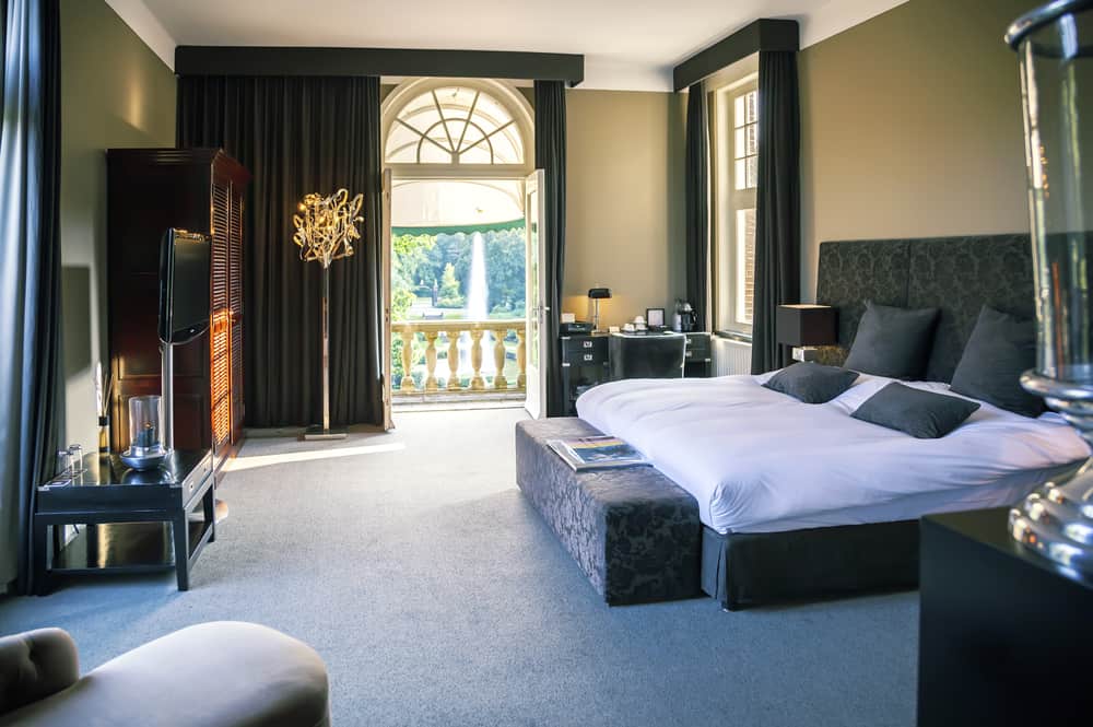 Are Some Guests Blackmailing and Threatening Hotel Owners with Negative TripAdvisor Reviews?