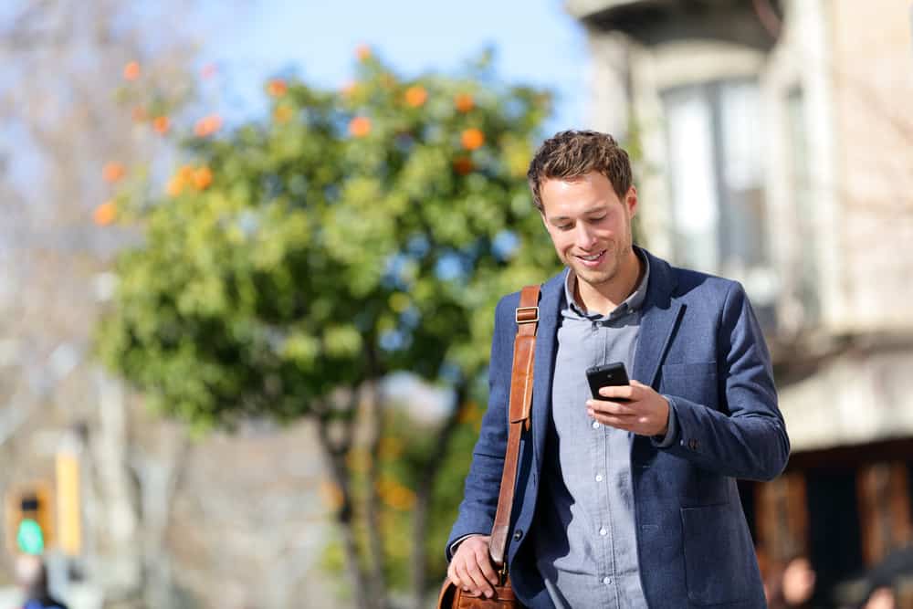Facebook Emerges as Top App for Mobile Users Looking to Write Online Reviews