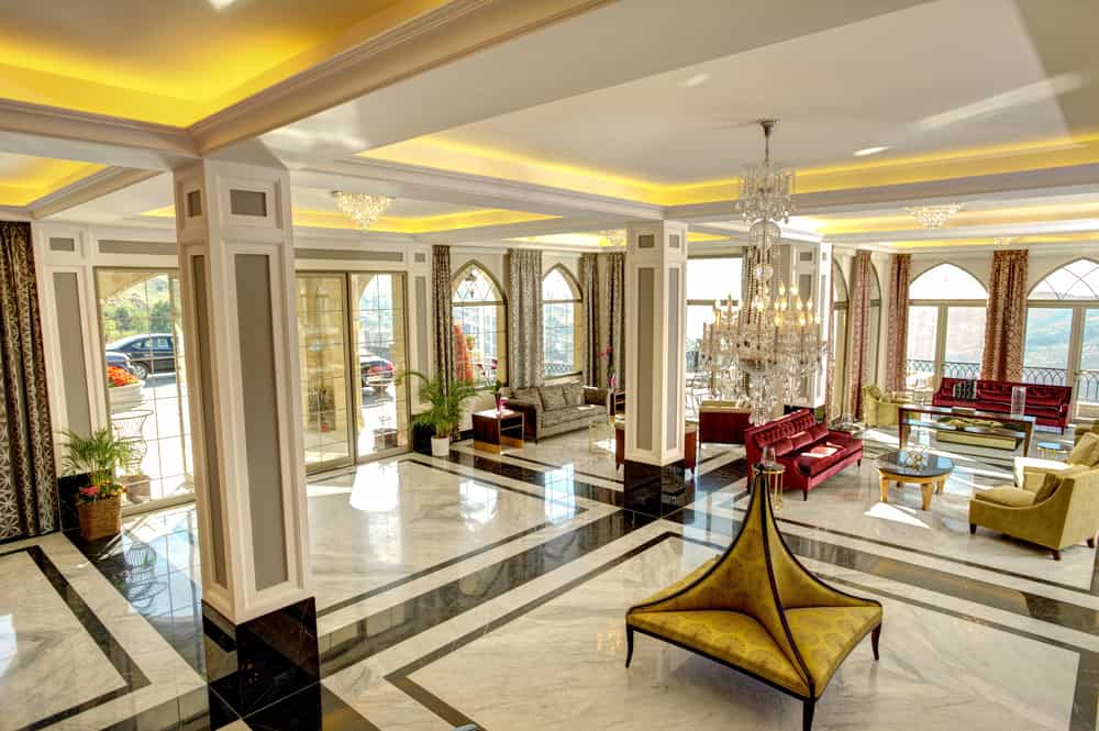Hotelier’s Guide on How to Cope with High-Season Negative Reviews
